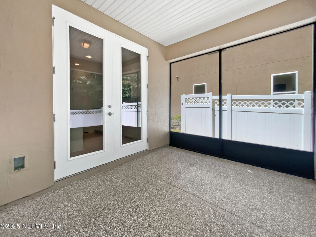 Photo of 1090 LAURISTON Drive