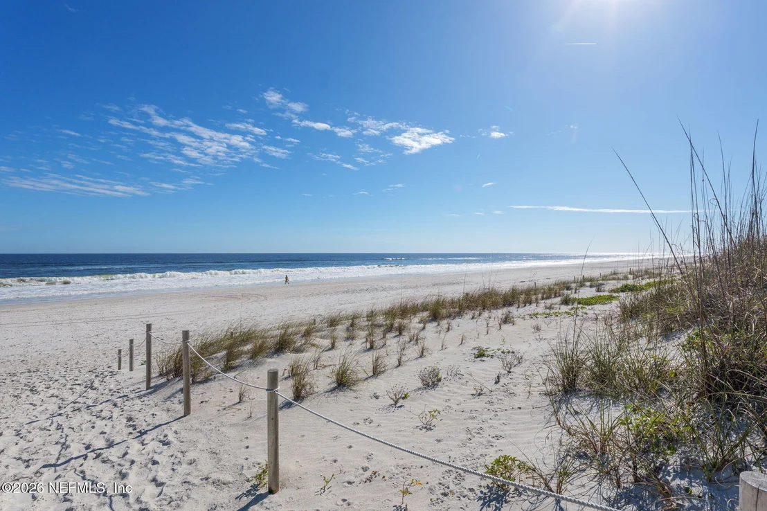 Photo of 211 BEACH Avenue
