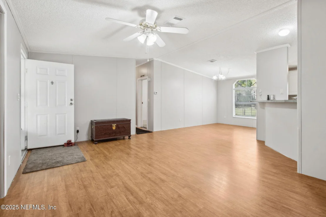 Photo of 812 JONATHAN Road