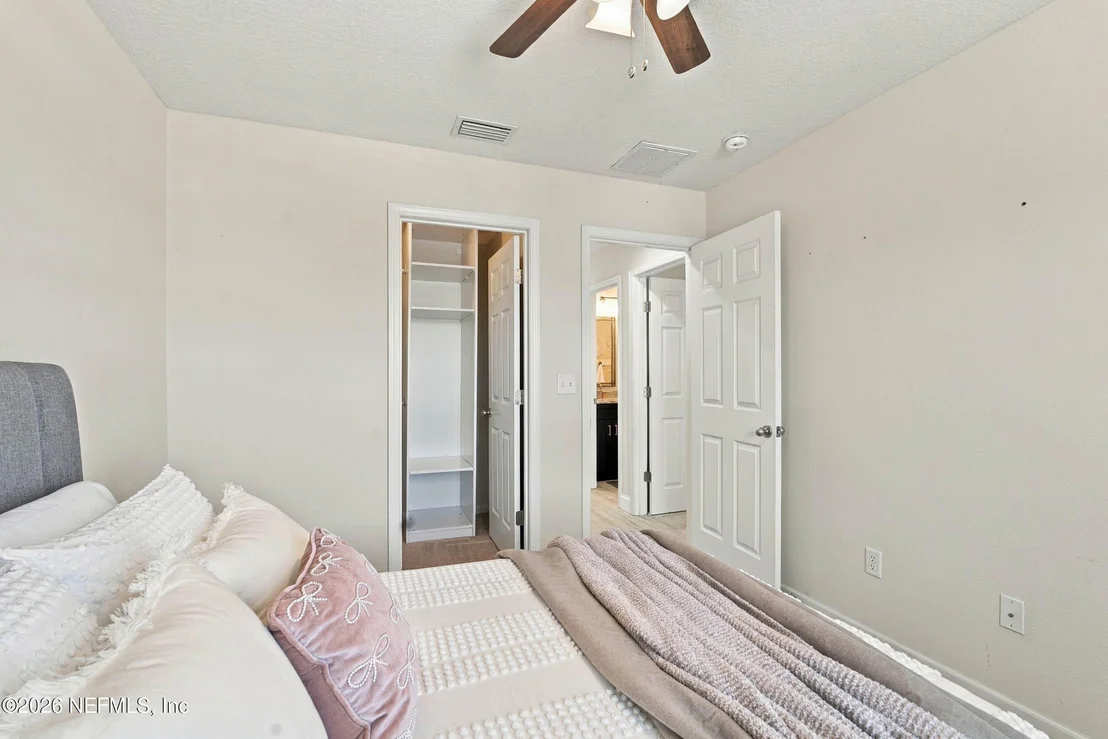 Photo of 219 DEERFIELD GLEN Drive