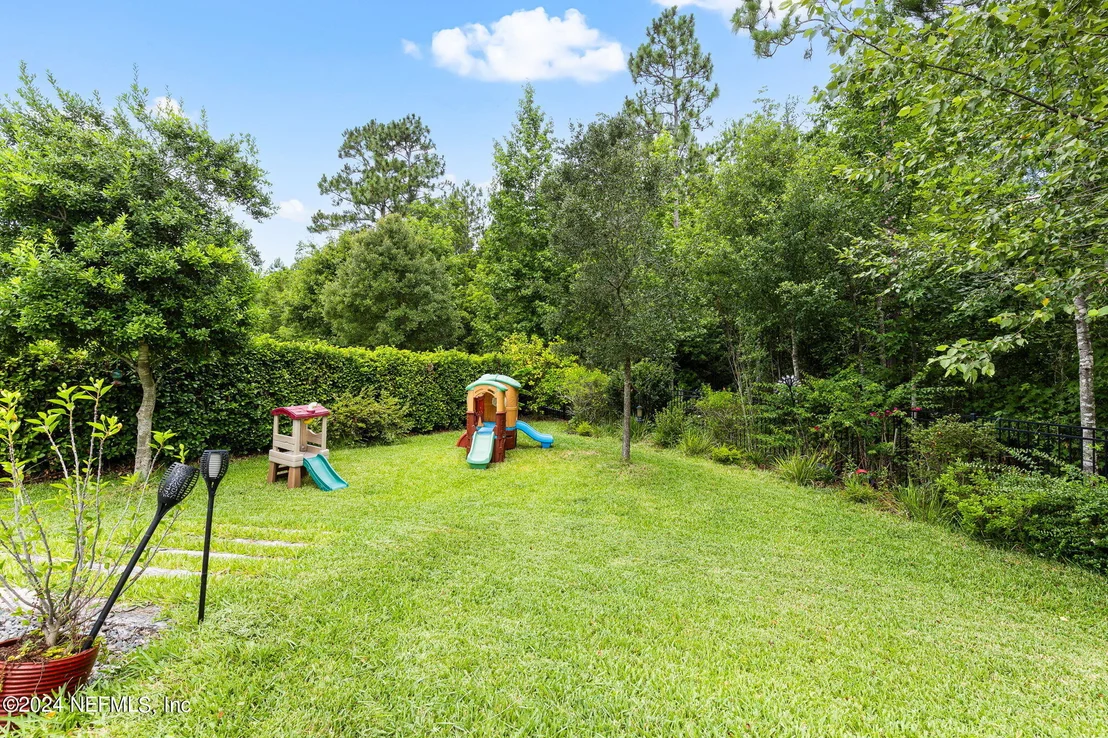 Photo of 387 PALISADE Drive
