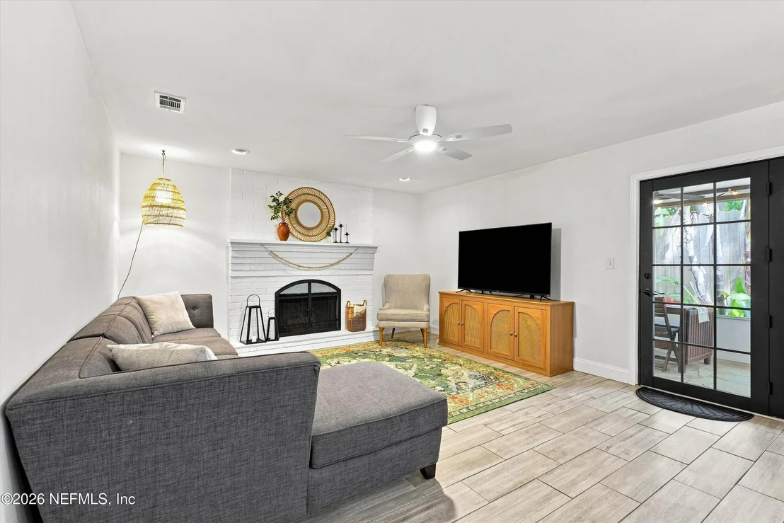 Photo of 1347 REDBUD Lane