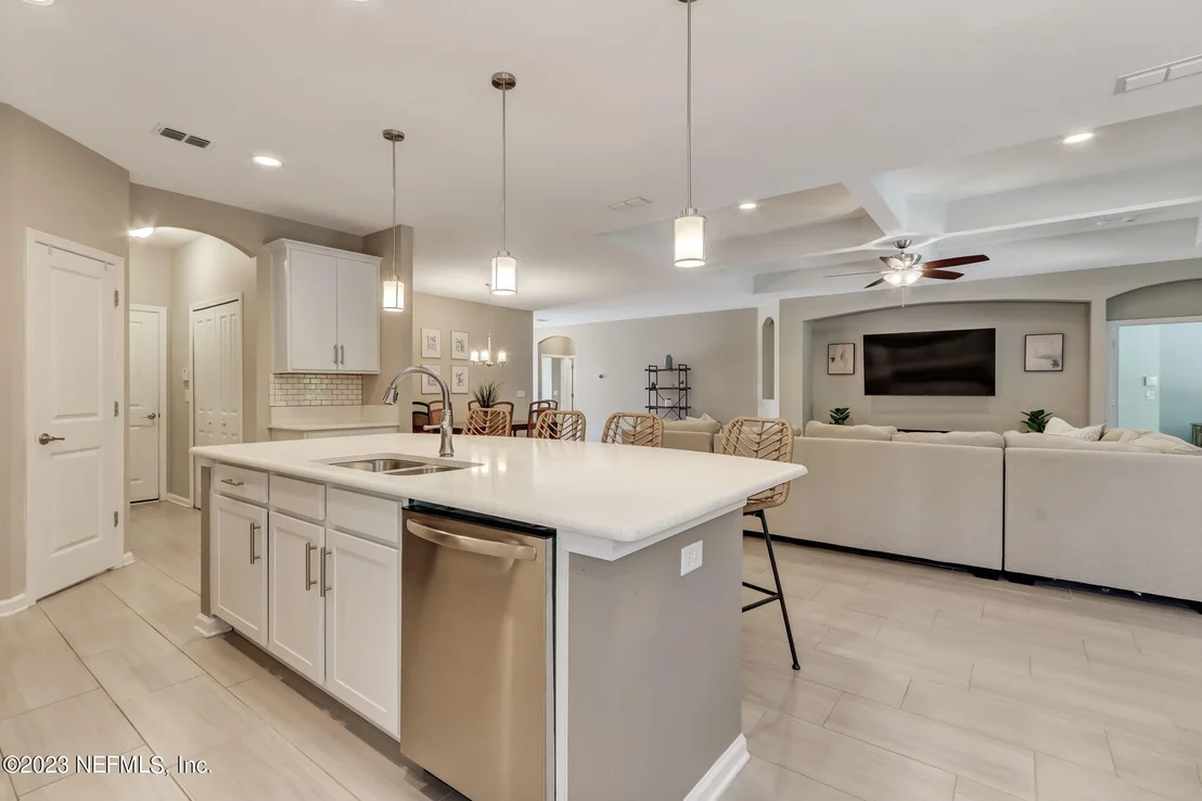 Photo of 85771 BLACK TERN Drive