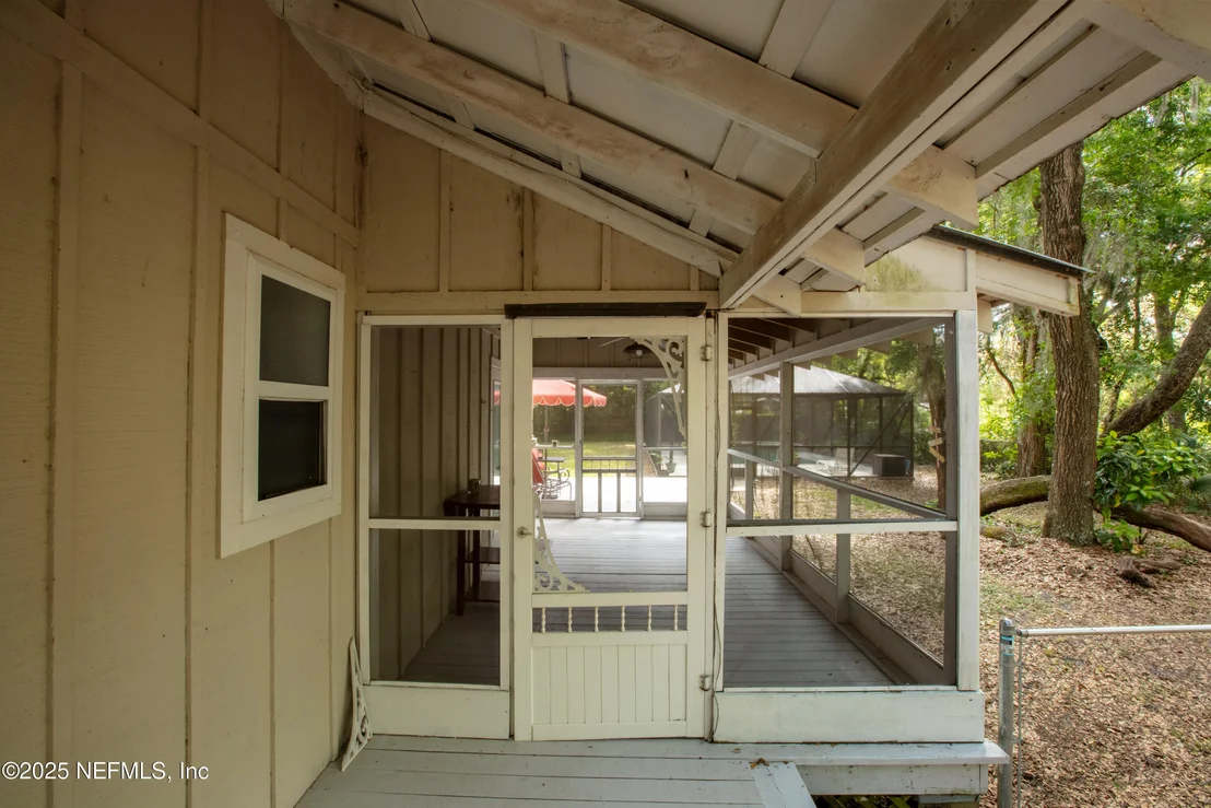 Photo of 303 SE 3RD Avenue