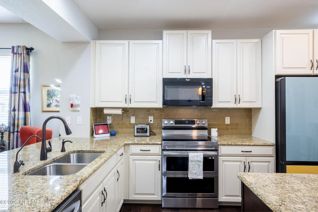 Photo of 7002 AZALEA GROVE Drive