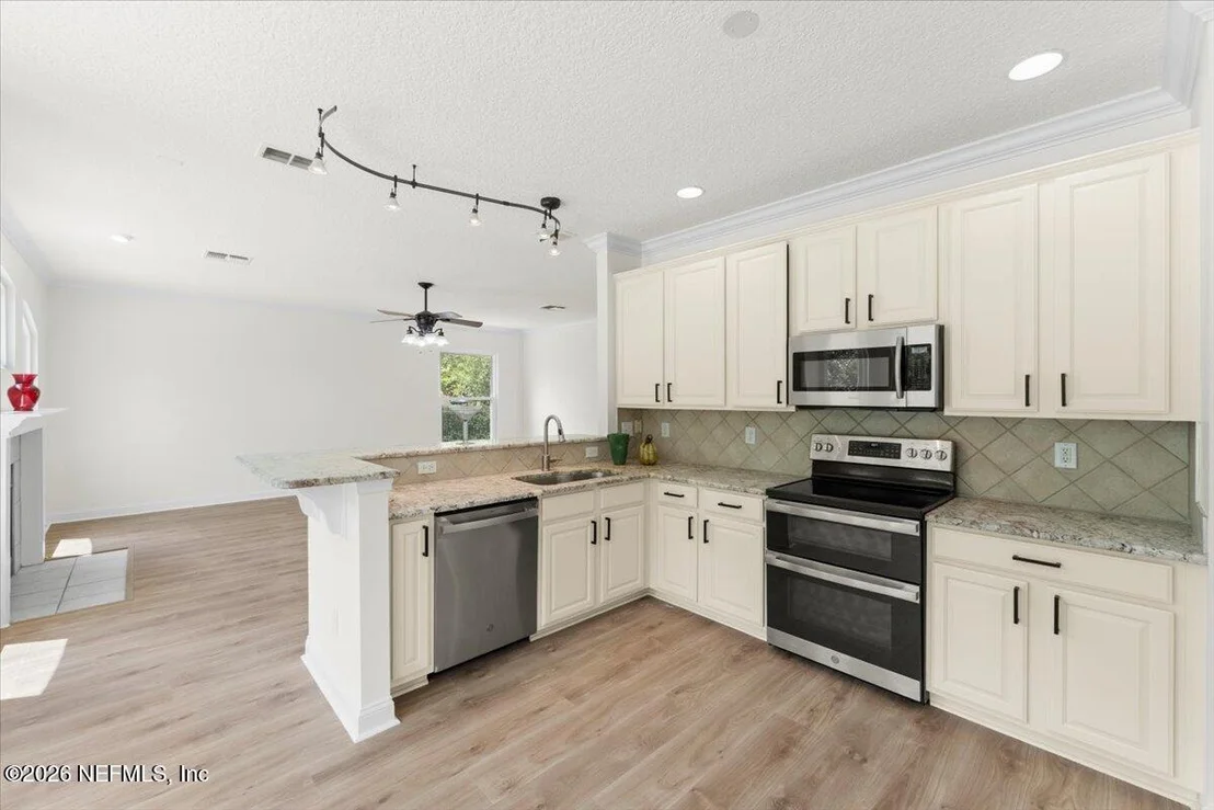 Photo of 1213 RIBBON Road