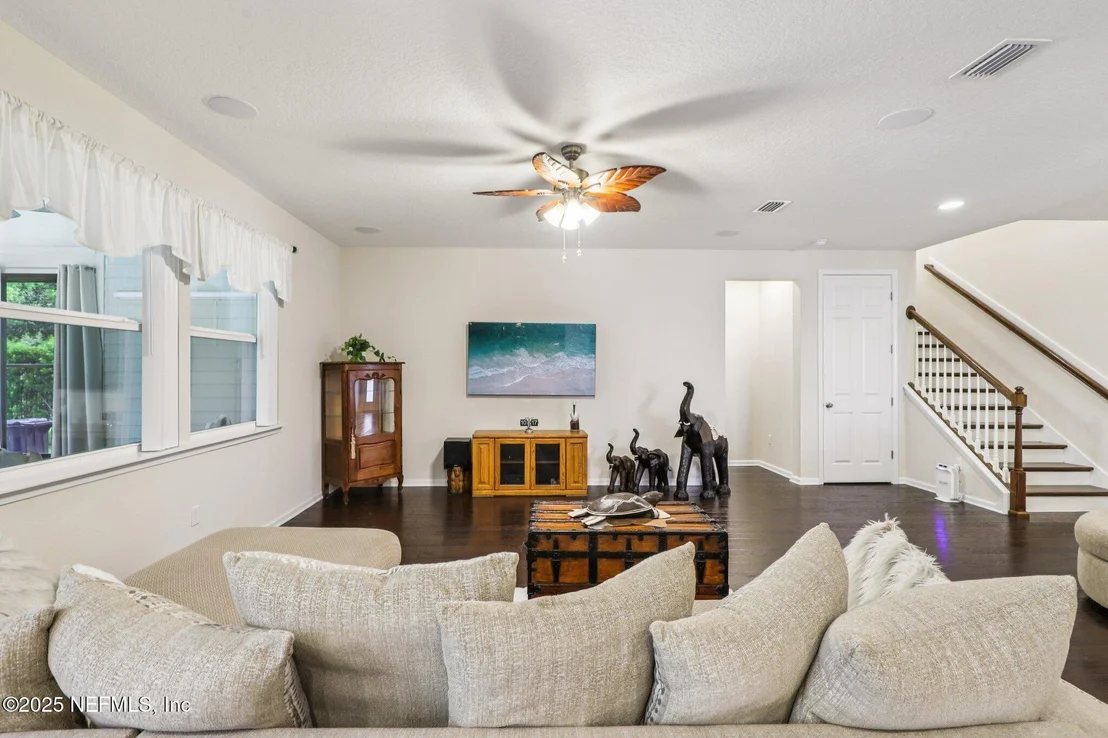 Photo of 261 PALISADE Drive