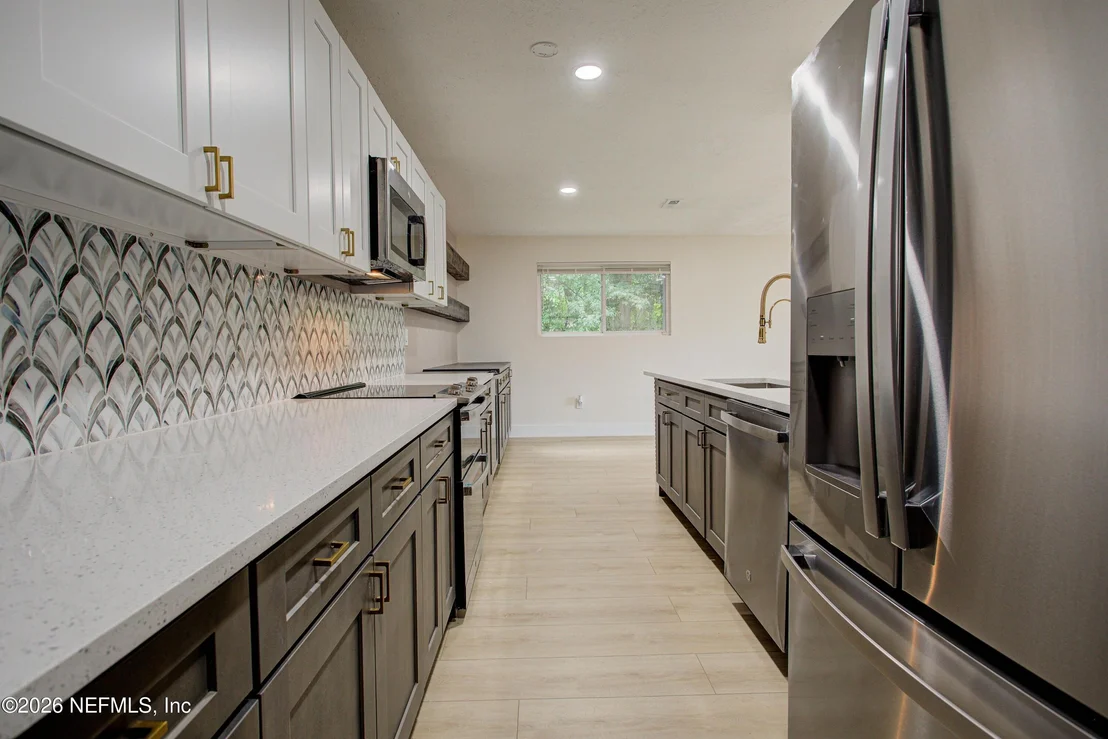 Photo of 1623 WEST Road
