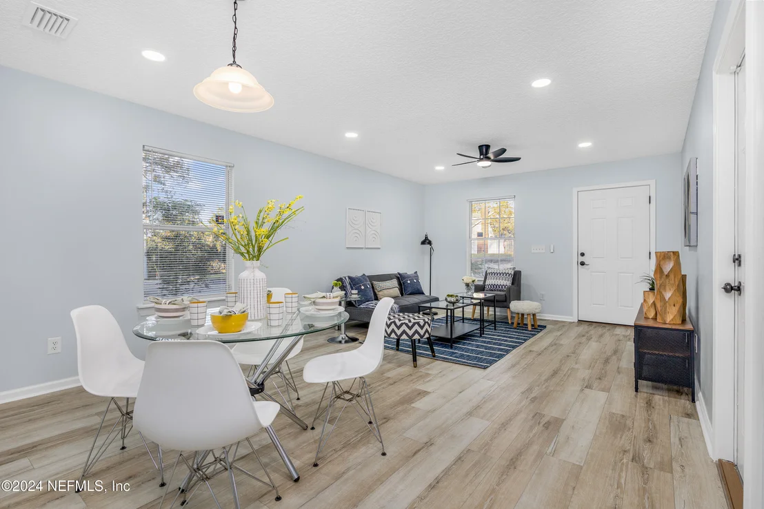 Photo of 498 ARLINGTON Road N