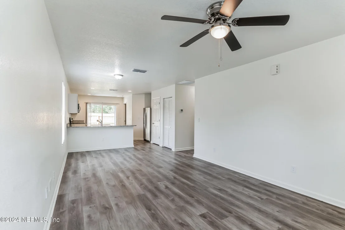 Photo of 908 W 9TH Street
