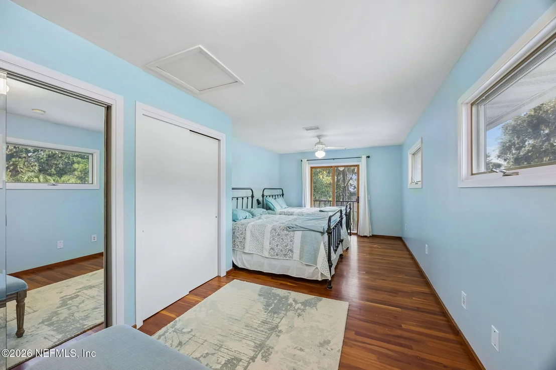 Photo of 930 RIVER Road