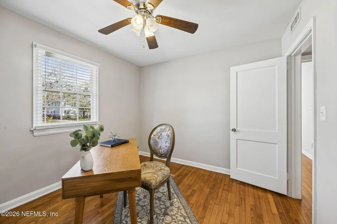Photo of 4844 ALGONQUIN Avenue