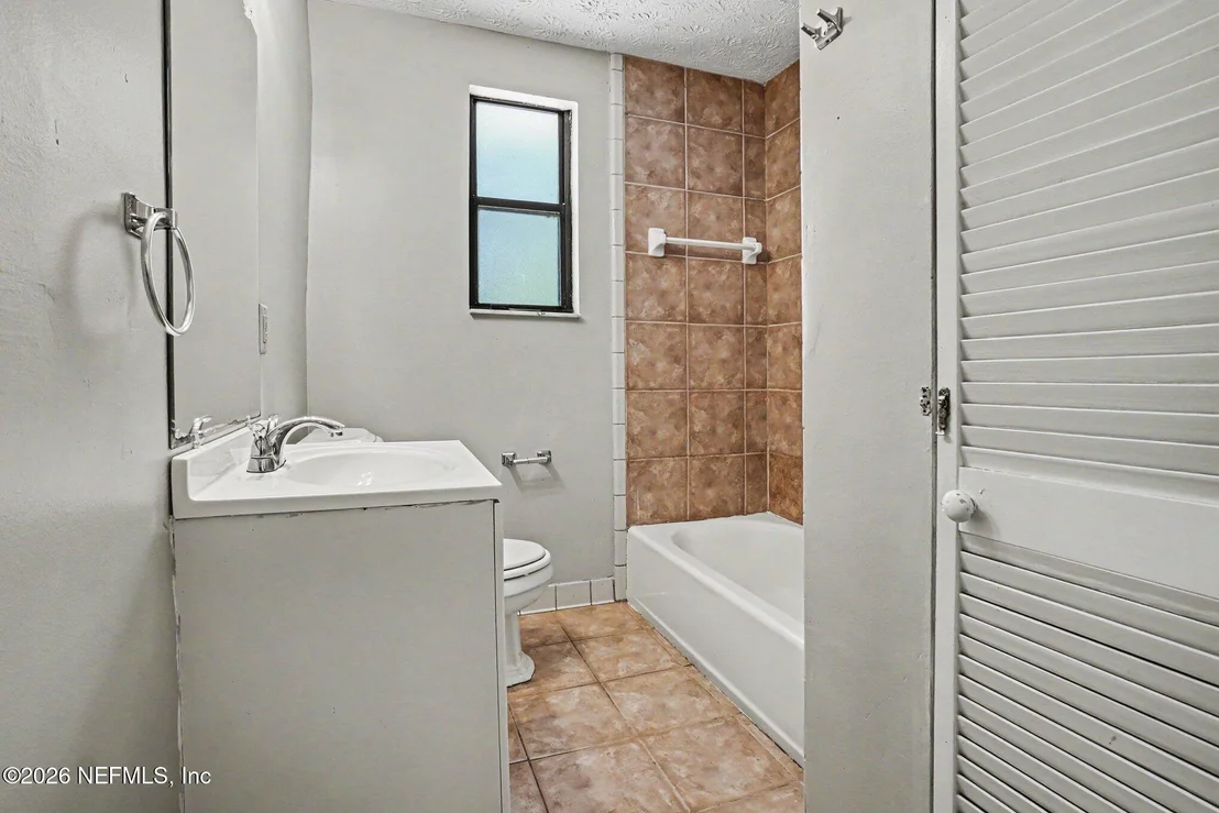 Photo of 7417 MAYAPPLE Road