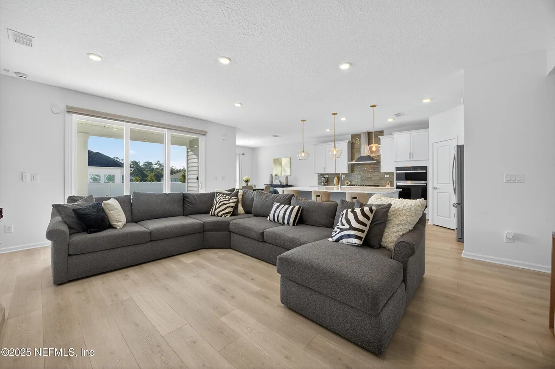 Photo of 2113 FEATHEREDGE Way