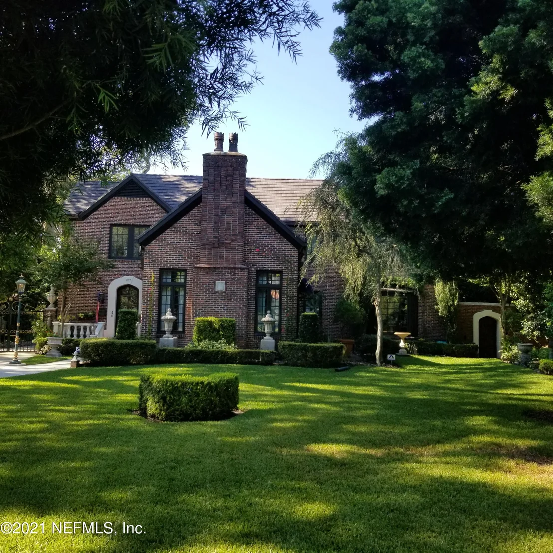 Photo of 927 ARBOR Lane