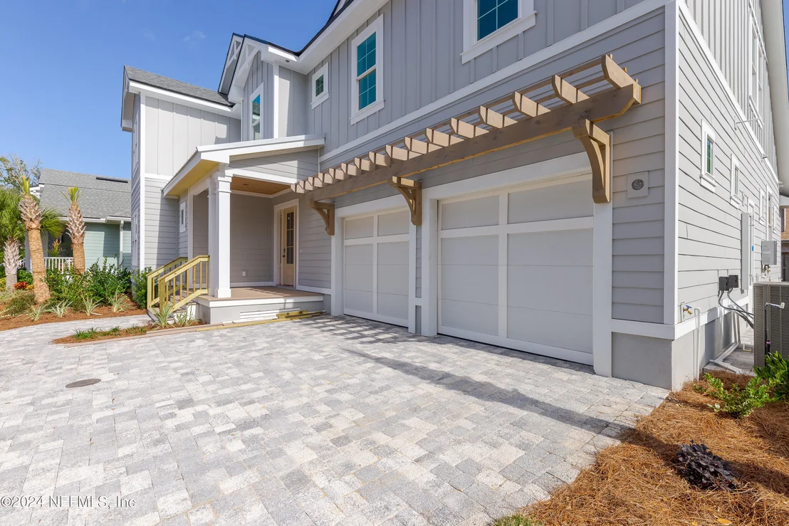 Photo of 372 RIDGEWAY Road