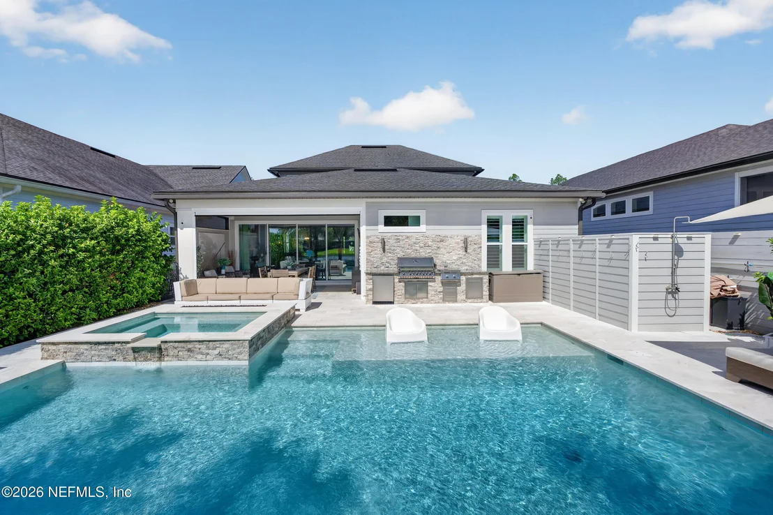 Photo of 381 PARKBLUFF Circle