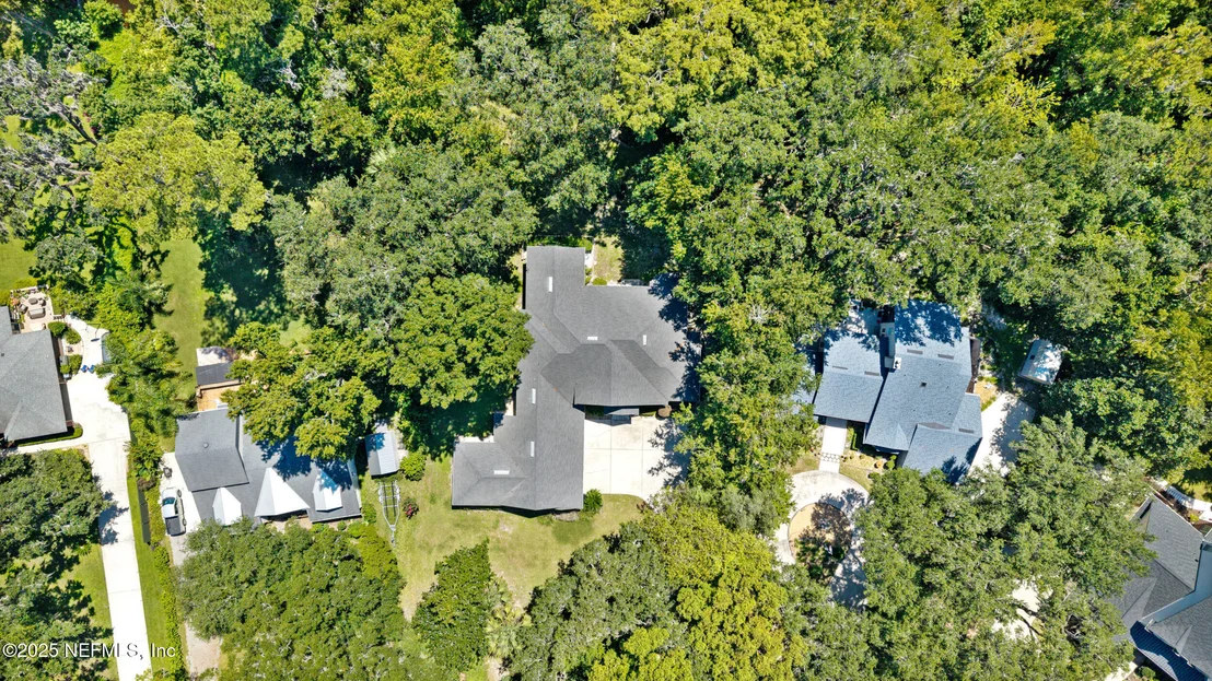 Photo of 686 FREDERIC Drive