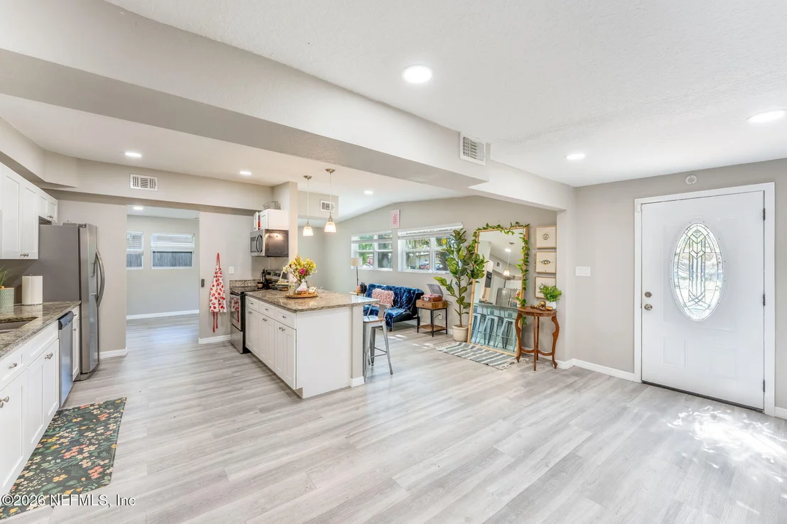 Photo of 7541 MAYAPPLE Road