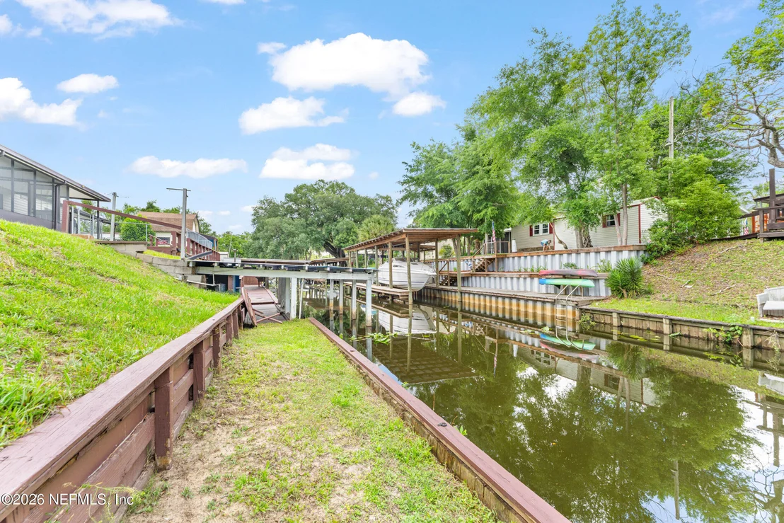 Photo of 418 COVE Drive