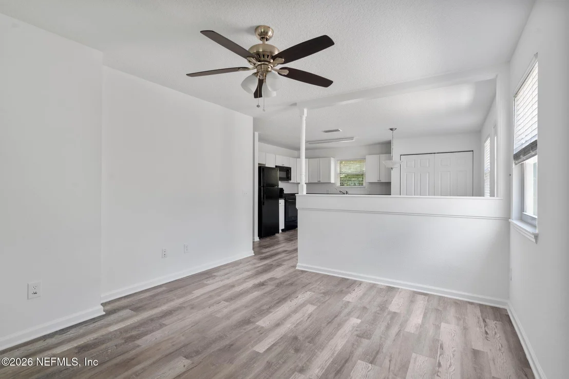 Photo of 860 W 6TH Street