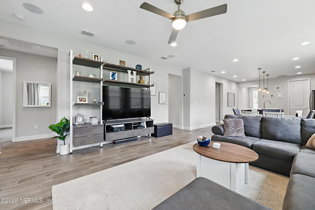 Photo of 1124 PERSIMMON Drive