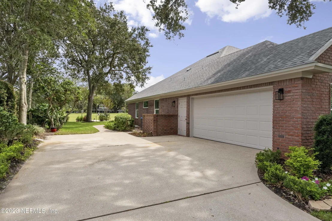 Photo of 665 SANDRINGHAM Drive