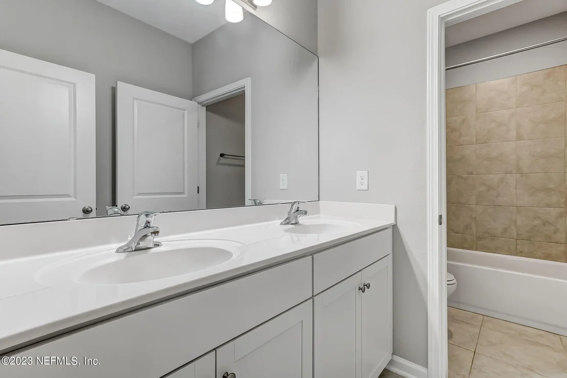 Photo of 152 WINDERMERE Way