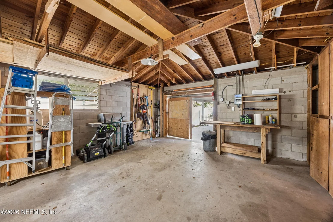 Photo of 930 RIVER Road