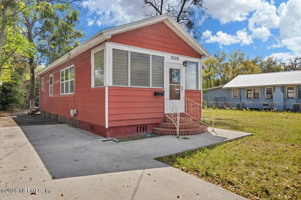 Photo of 2550 SUMMIT Street
