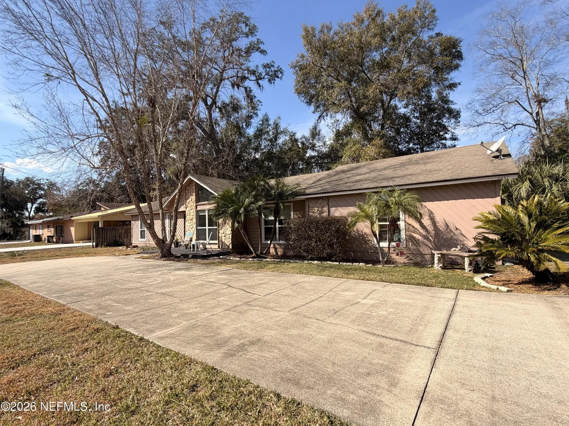 Photo of 2857 BEAUCLERC Road