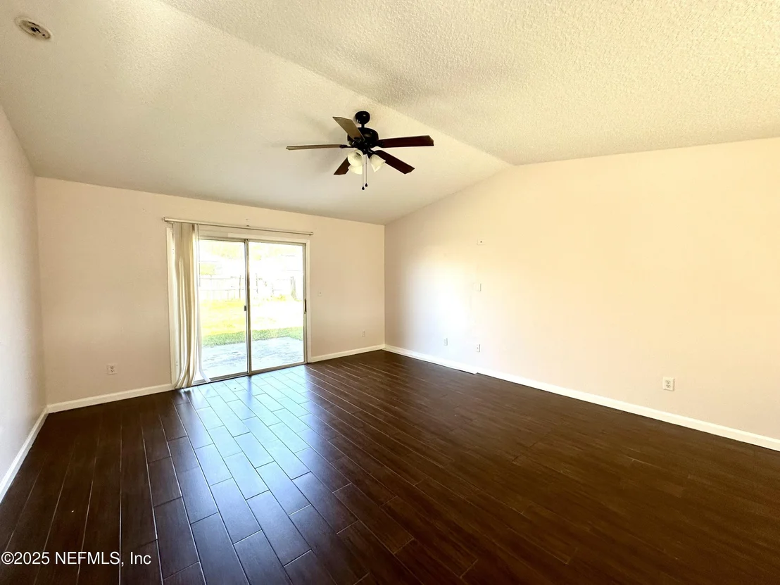 Photo of 45575 INGLEHAM Circle