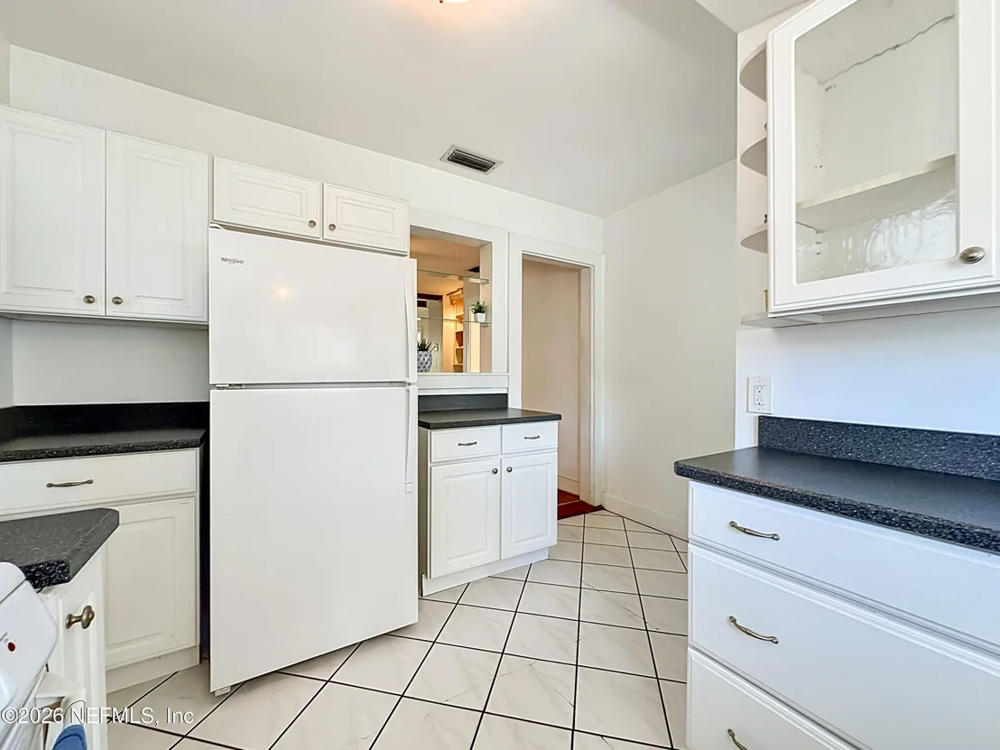 Photo of 17 BALLARD Avenue