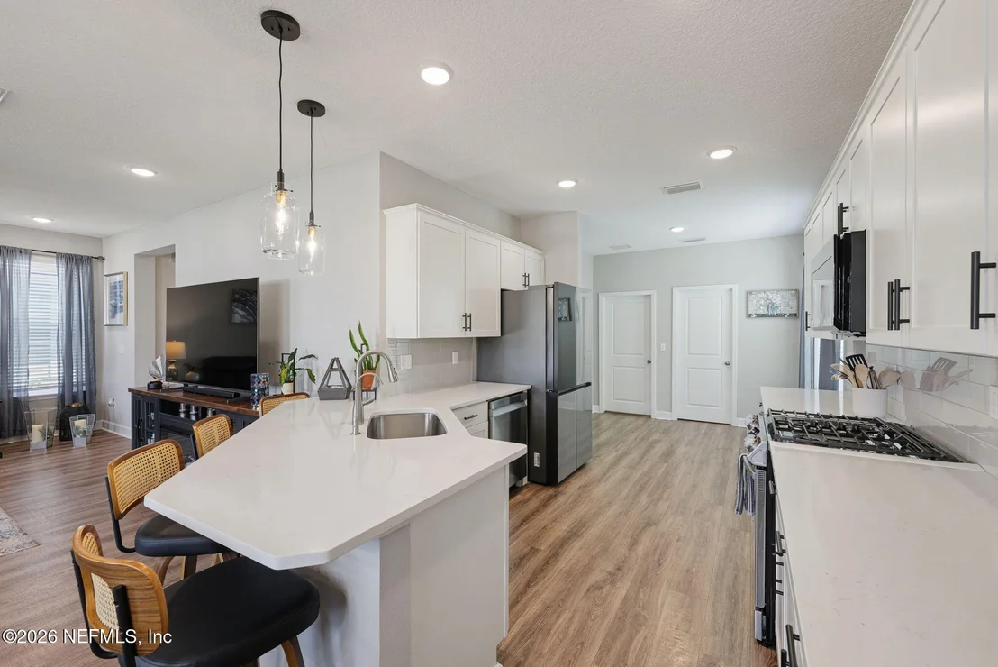 Photo of 182 FOXCROSS Avenue