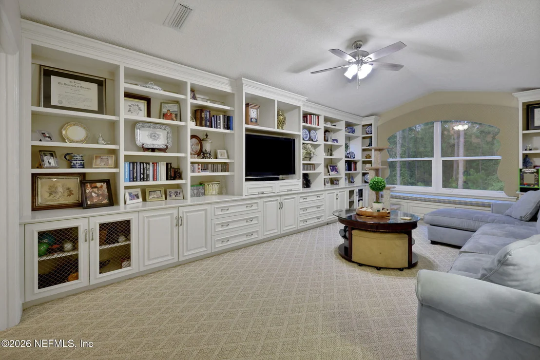 Photo of 513 WETHERBY Lane