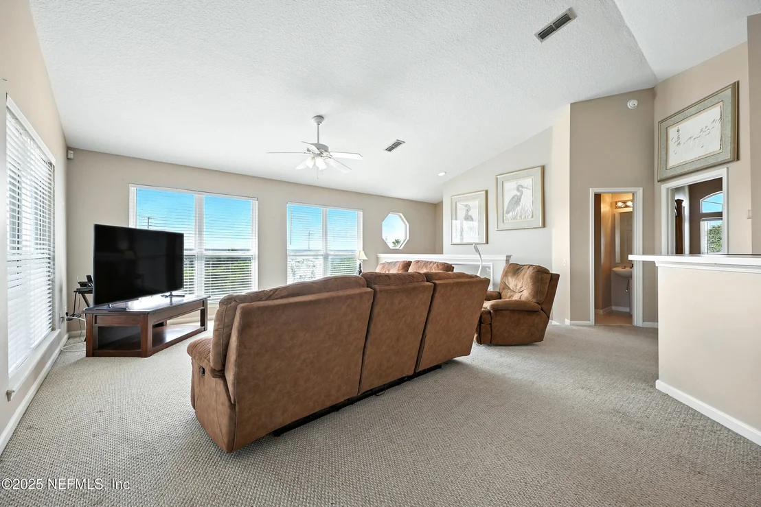 Photo of 41 MILLIKEN Lane