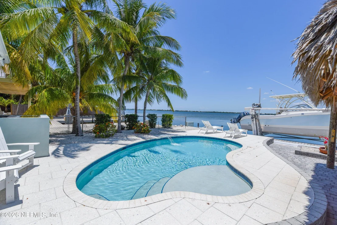 Photo of 1136 W SHORE Drive