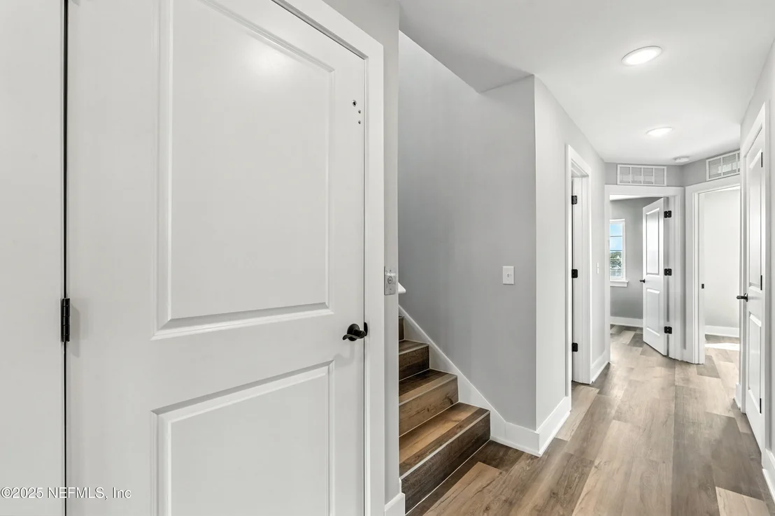 Photo of 15 COMARES Avenue