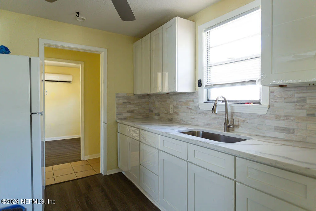 Photo of 1132 DIVISION Street