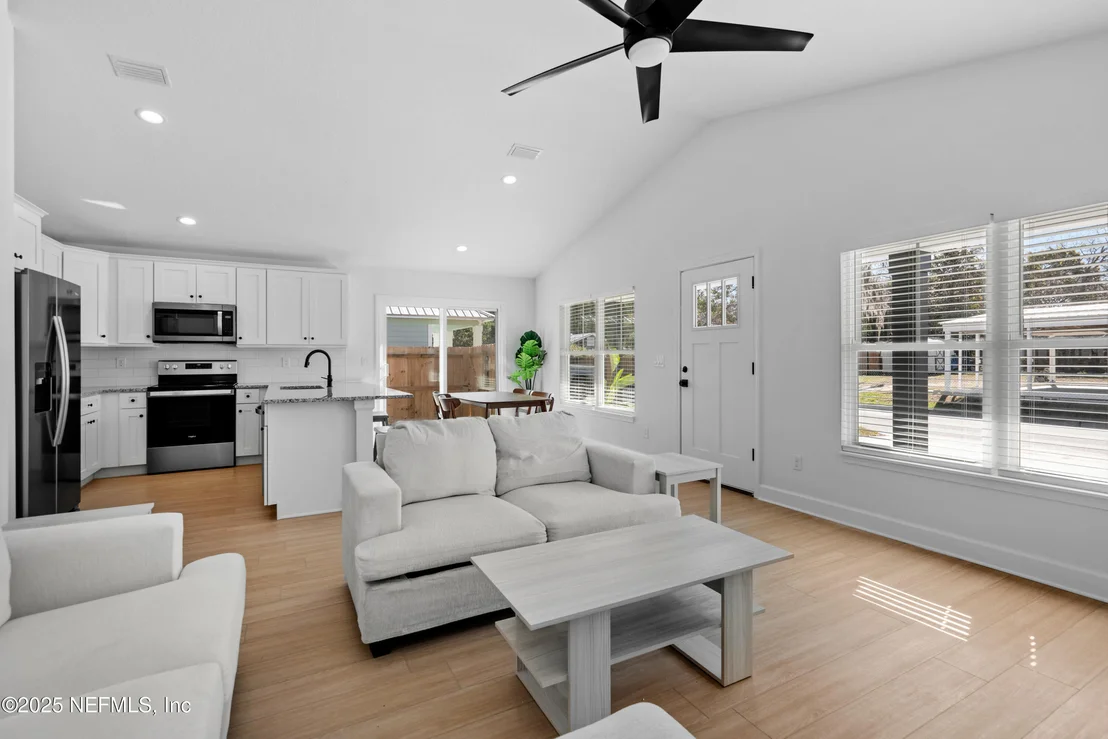 Photo of 916 KENNEDY Drive