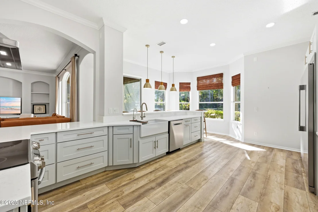 Photo of 537 DANDELION Drive