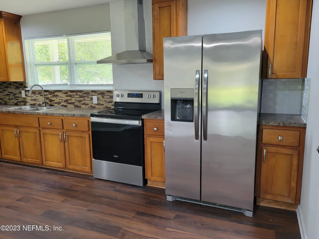 Photo of 5886 MONCRIEF Road