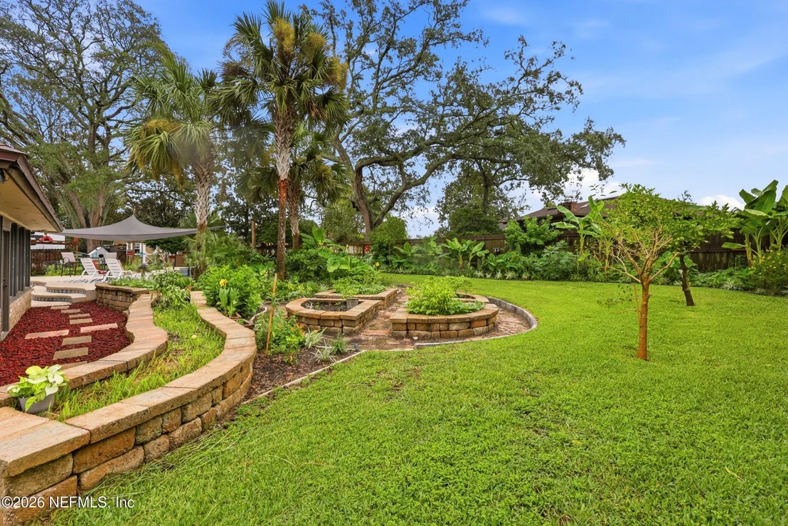 Photo of 905 MIDDLERIDGE Court