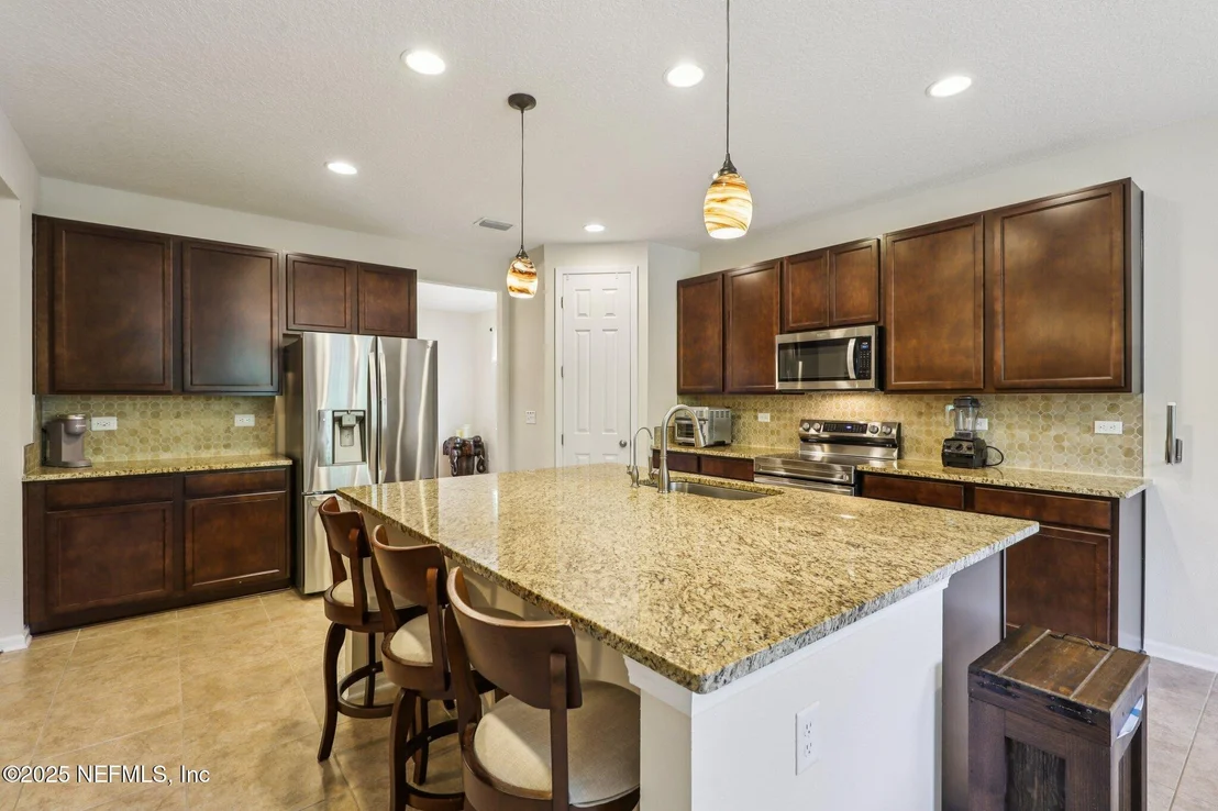 Photo of 261 PALISADE Drive