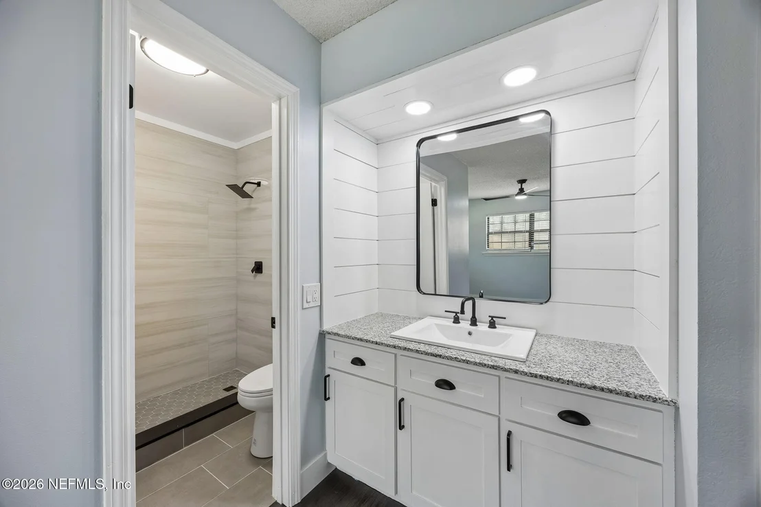 Photo of 1184 SURREY Glen