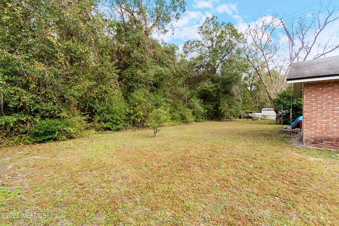 Photo of 231 3RD (INCLUDES ADJACENT LOT) Street W