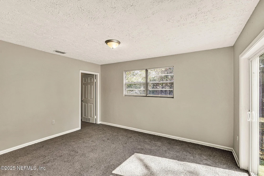 Photo of 8947 SIBBALD Road