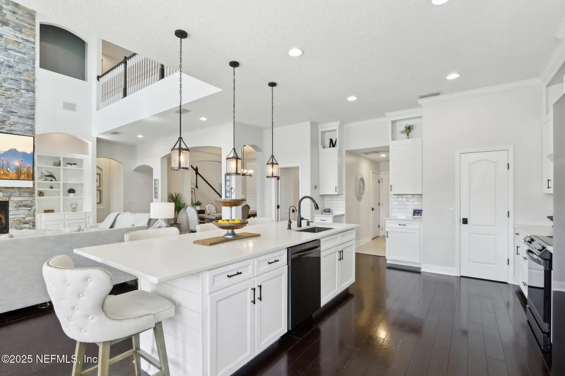 Photo of 212 CORNWALL Drive