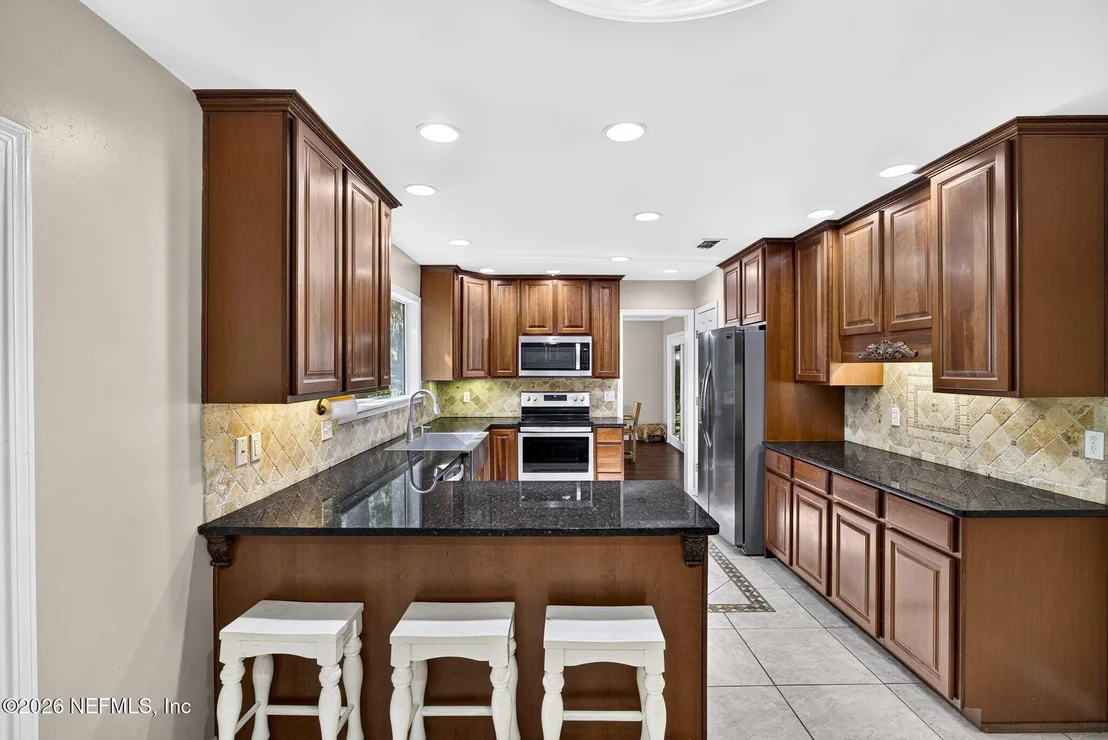 Photo of 8221 FOREST Court