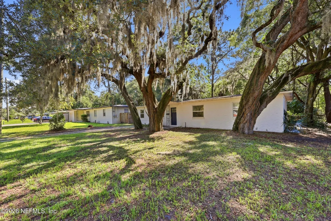 Photo of 2151 MAPLE LEAF Drive E